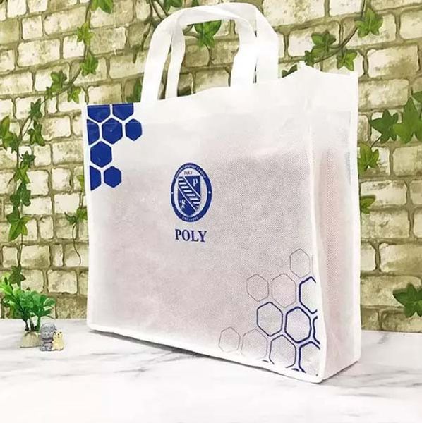 Túi vải in logo được làm từ chất liệu bền đẹp để làm quà tặng