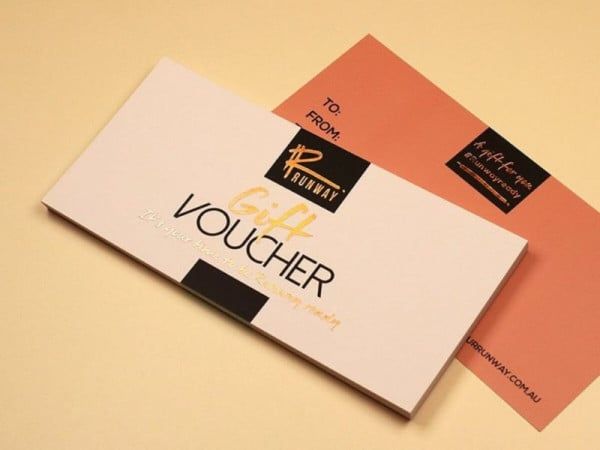 Voucher, thẻ khuyến mãi mua sắm quần áo là món quà thích hợp tặng cho nhân viên mới