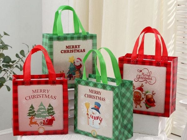 Hãy tạo ra những túi vải thiết kế đặc biệt để làm quà tặng Noel cho khách hàng