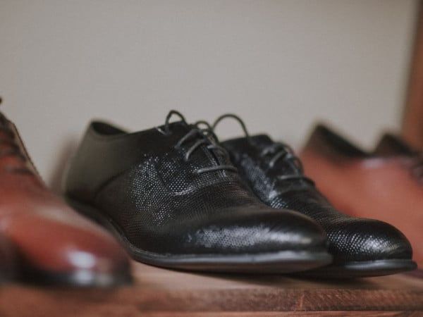 Giày da cao cấp là quà tặng sếp thăng chức giá trị và có độ thực tế cao