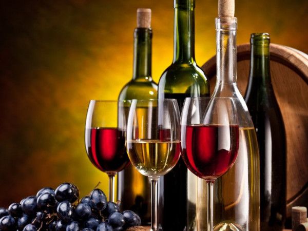 Rượu vang là món quà sang trọng và sành điệu, cho thấy bạn có sự quan tâm sâu sắc đến khách hàng