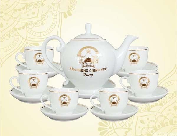 Quà tặng tri ân khách hàng không nên bỏ qua bộ ấm trà với thiết kế độc đáo