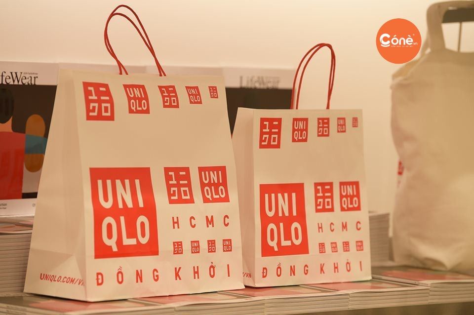 túi giấy Uniqlo