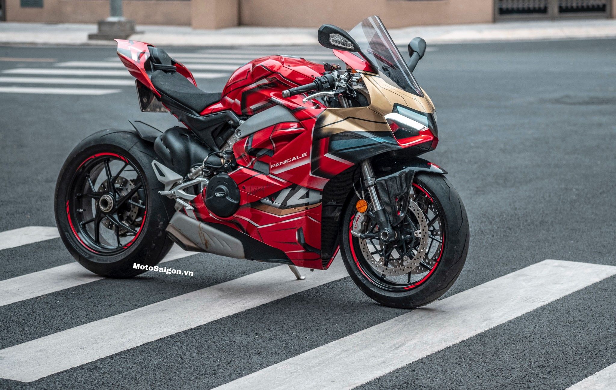 Ducati V4 Panigale lên tem trùm phong cách ” IRON MAN” Mark 85 tại AK Decal