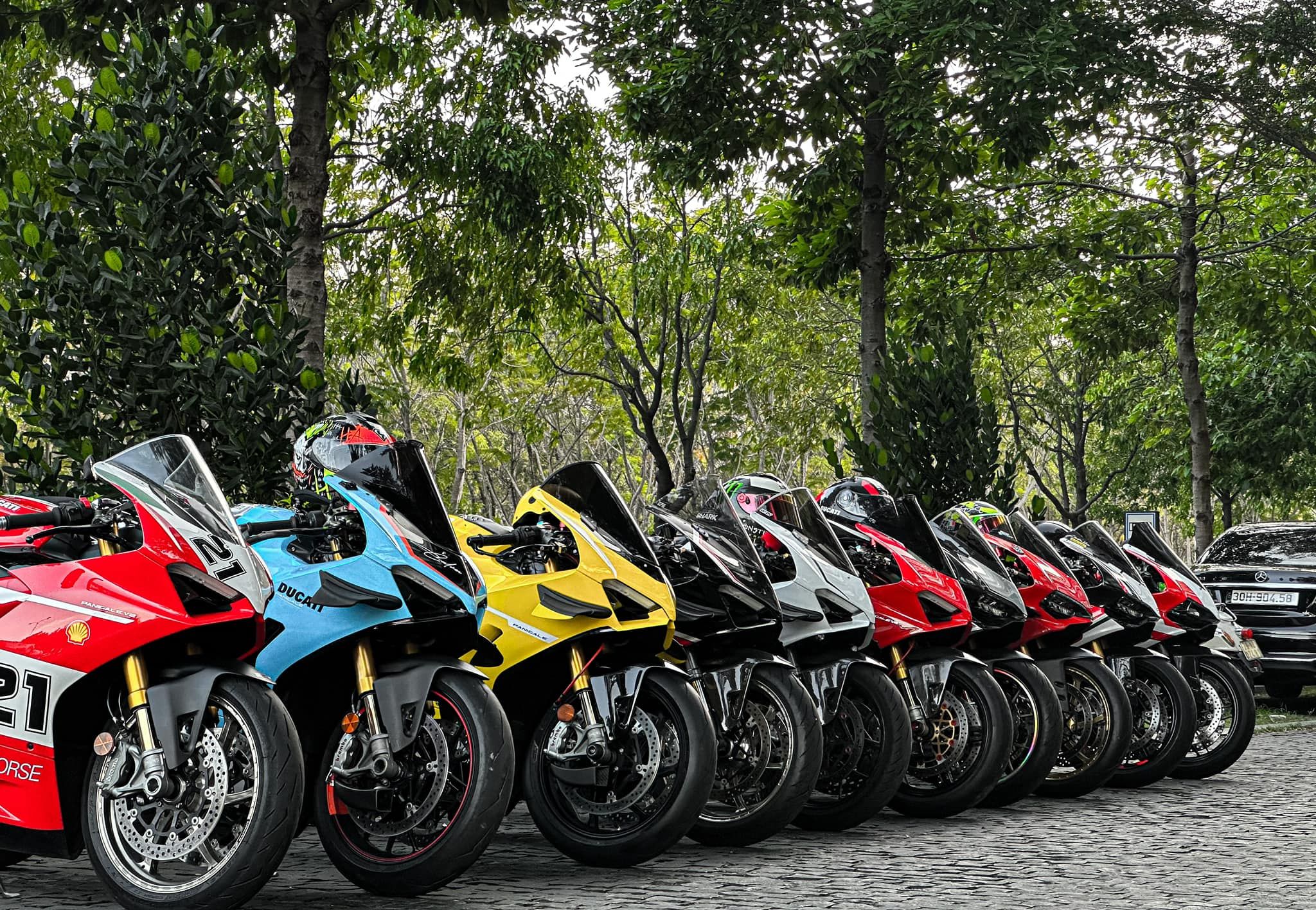 Offline-Ducati- Panigale-đầy-đủ-màu-sắc-Tp-HCM