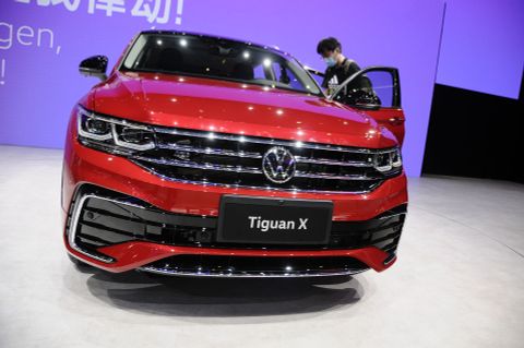 CẬN CẢNH MẪU SUV LAI COUPE VW TIGUAN X 2021 GIÁ TỪ 36.100 USD