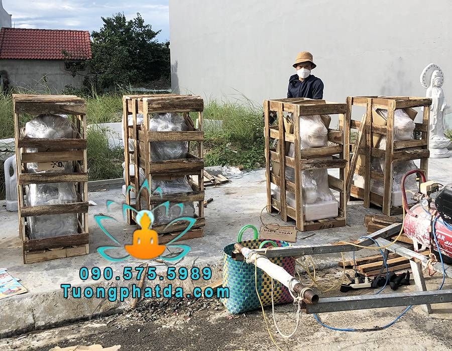 Đóng Tượng Sư Tử Đá Vào Pallet Gỗ An Toàn