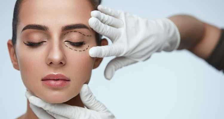 Các biến chứng và tác dụng phụ của phẫu thuật mí mắt là gì ?