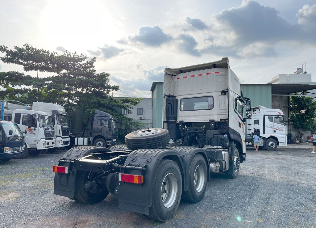 đầu kéo dongfeng