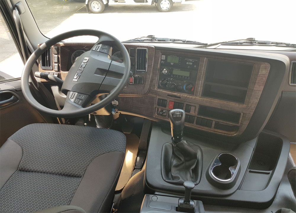 xe tải isuzu 4 chân