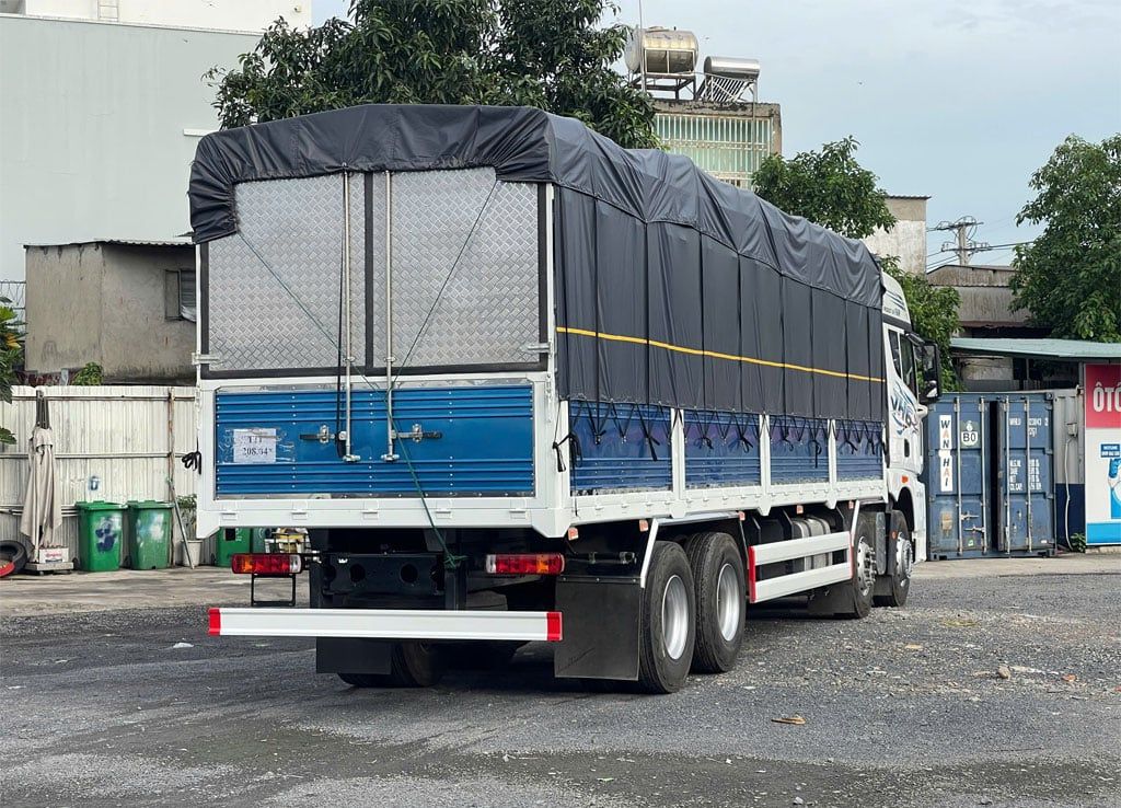 xe tải faw 4 chân