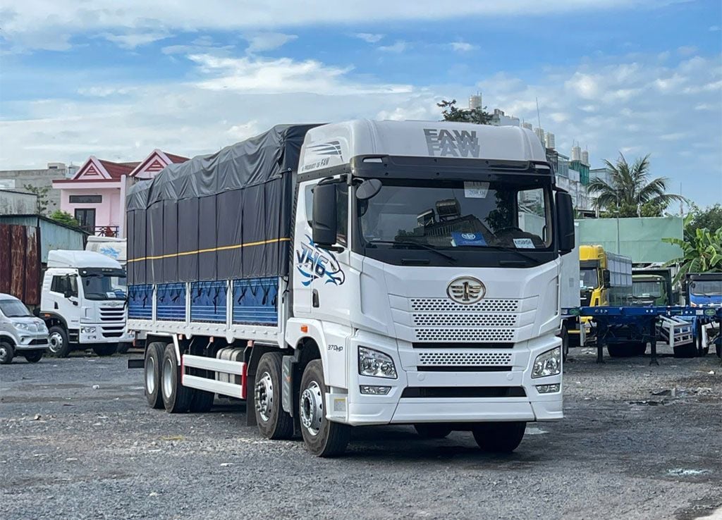 xe tải faw 4 chân