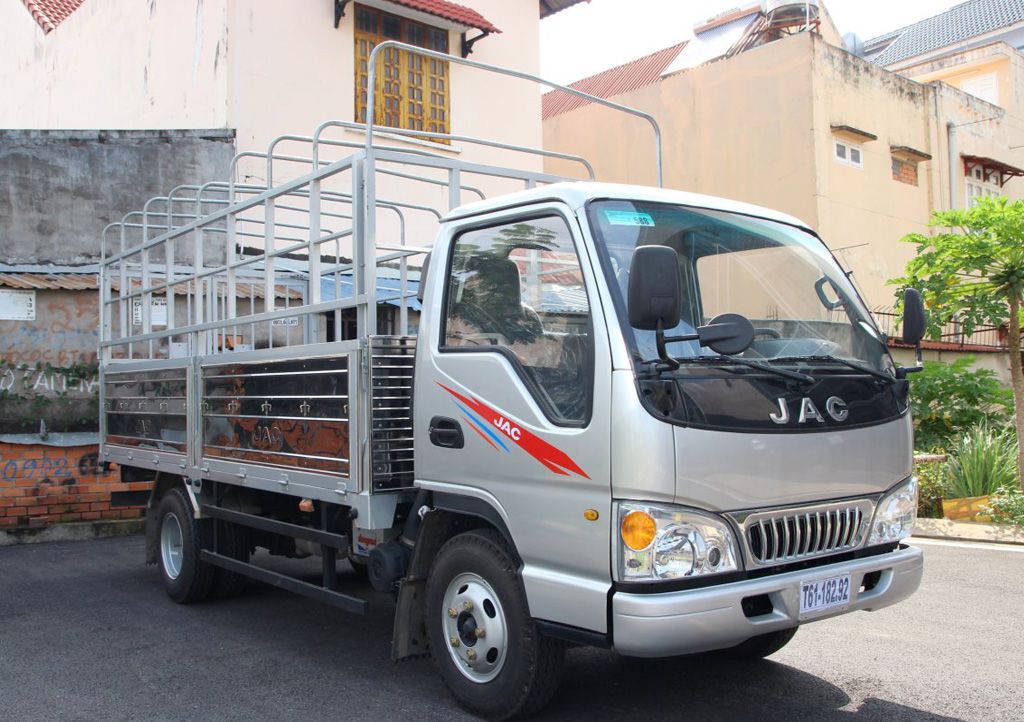 Xe tải Jac 2T4 thùng bạt -thùng kín