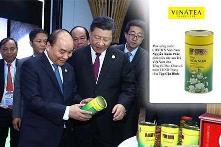 Thủ tướng nước CHXHCN Việt Nam Nguyễn Xuân Phúc giới thiệu đặc sản Trà Việt Nam đến Tổng bí thư, Chủ tịch nước CHND Trung Hoa Tập Cận Bình