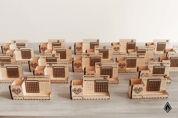 VCB chọn lịch gỗ vạn niên, lưu giữ khoảnh khắc đồng hành của doanh nghiệp