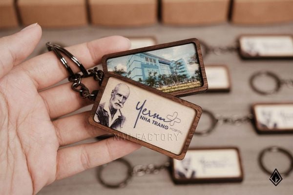 Tối ưu ngân sách quà tặng doanh nghiệp với móc khóa gỗ in UV