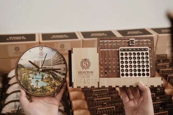 Set đồng hồ & lịch vạn niên, tinh tế lan tỏa thương hiệu trong mọi góc nhìn
