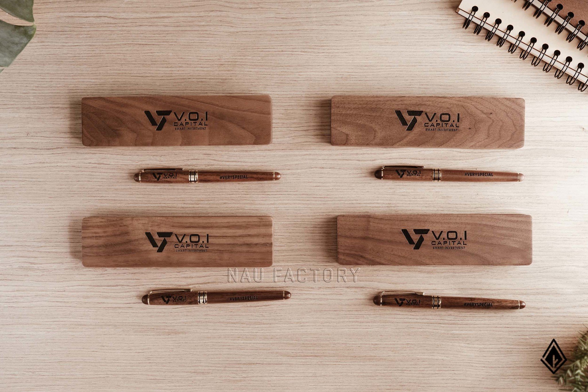 V.O.I Capital lan tỏa dấu ấn từ set bút gỗ Walnut thân quen