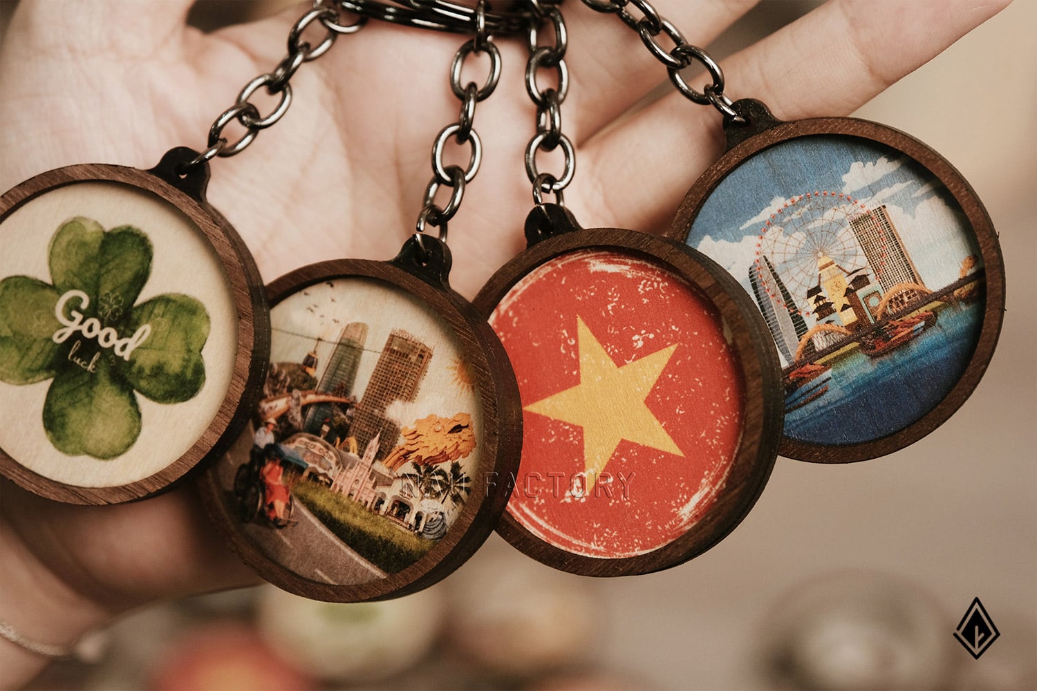 Gửi quà lưu niệm Việt Nam đi quốc tế như thế nào? Những điều cần biết trước khi gửi