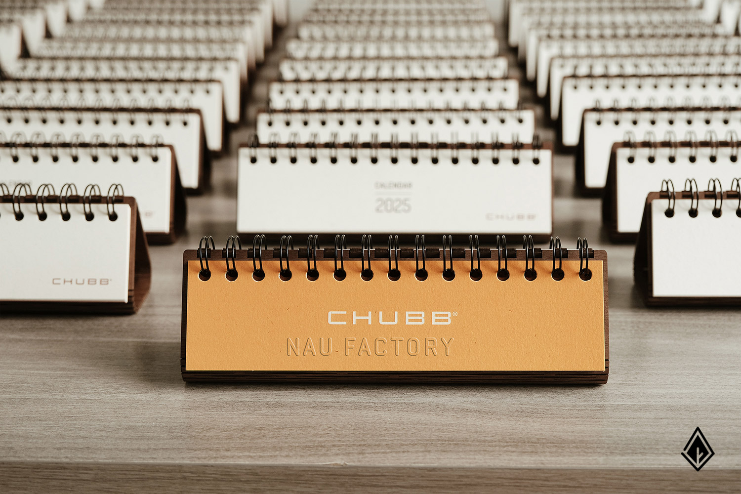 Lịch gỗ form ngang