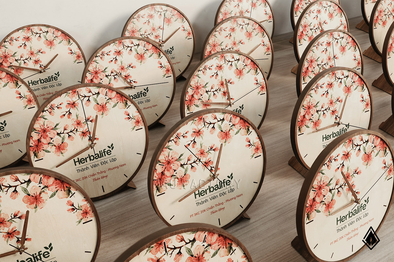 Đồng hồ gỗ để bàn