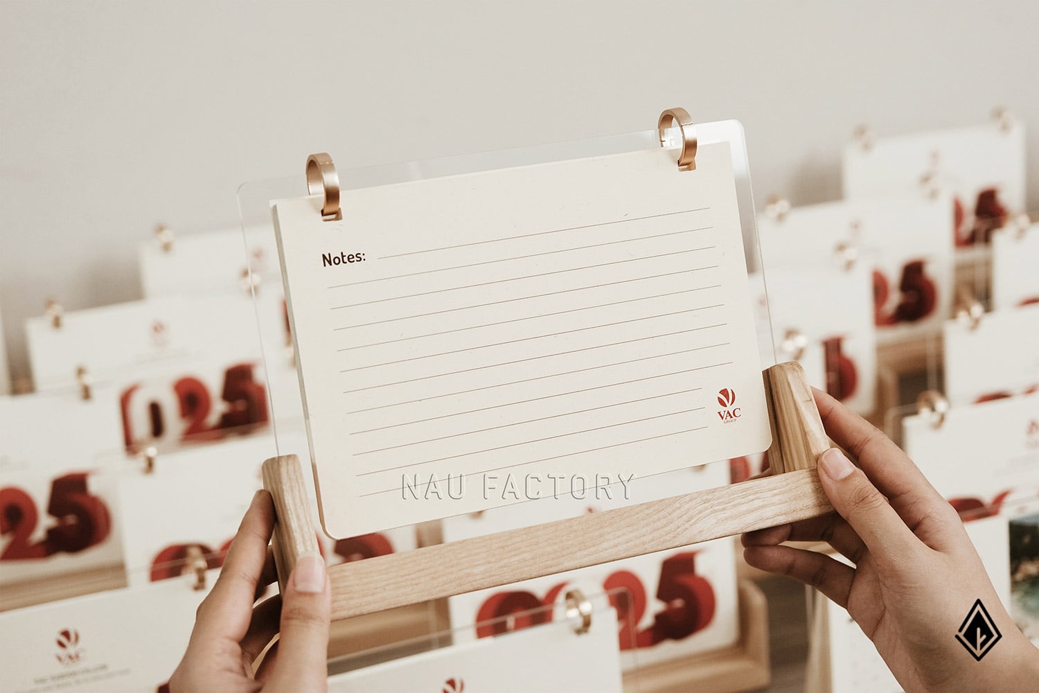 Lịch gỗ chữ U Maple