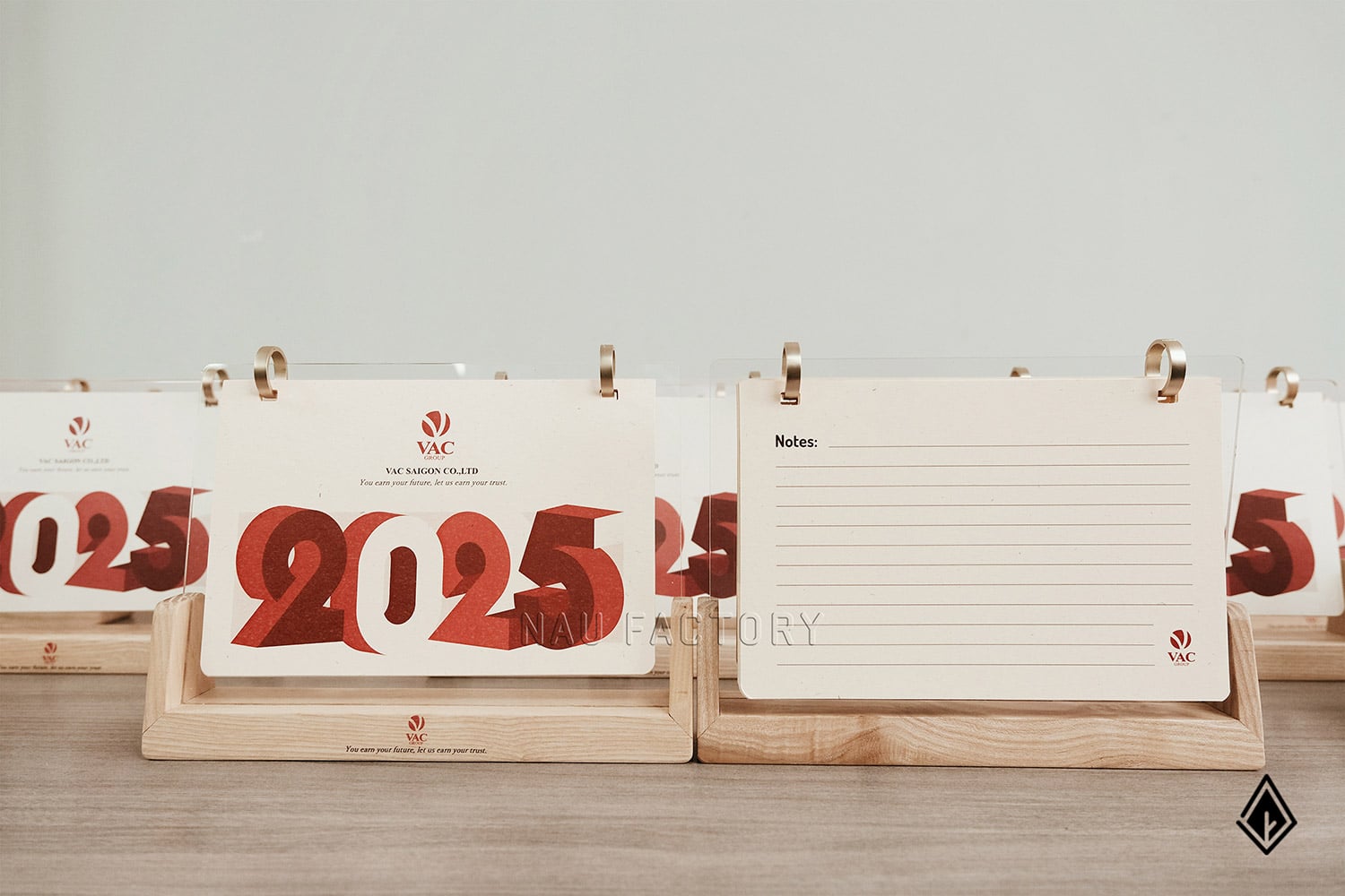 Lịch gỗ chữ U Maple