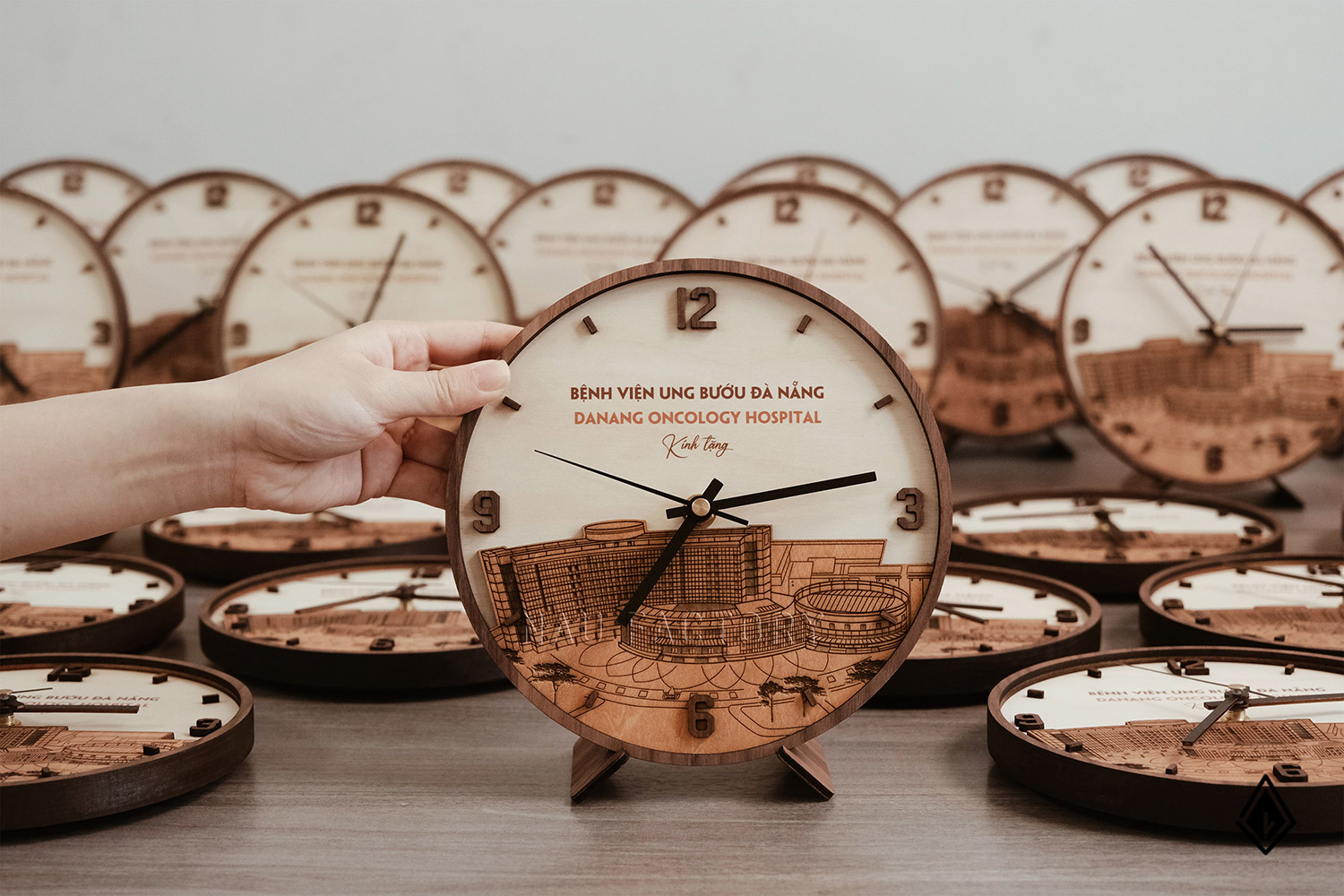 Đồng hồ cắt laser hình tòa nhà 3D