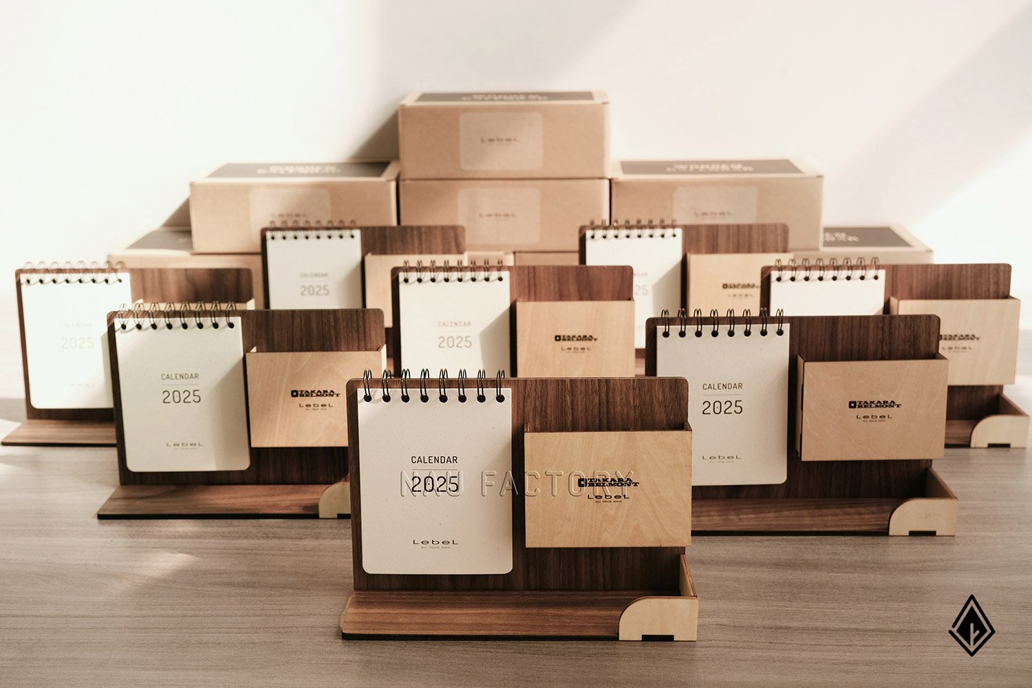 lịch gỗ khay bút