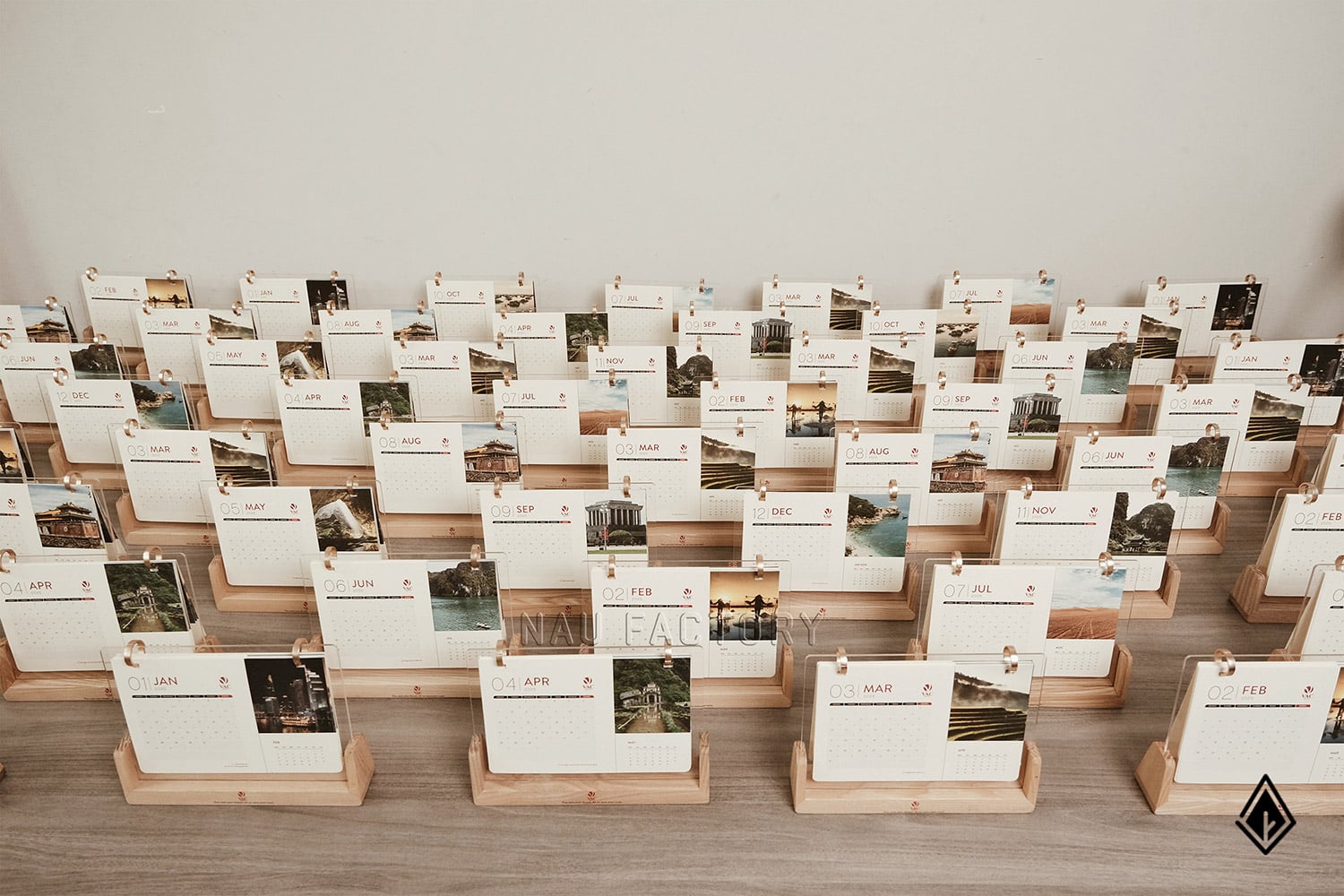 Lịch gỗ chữ U Maple