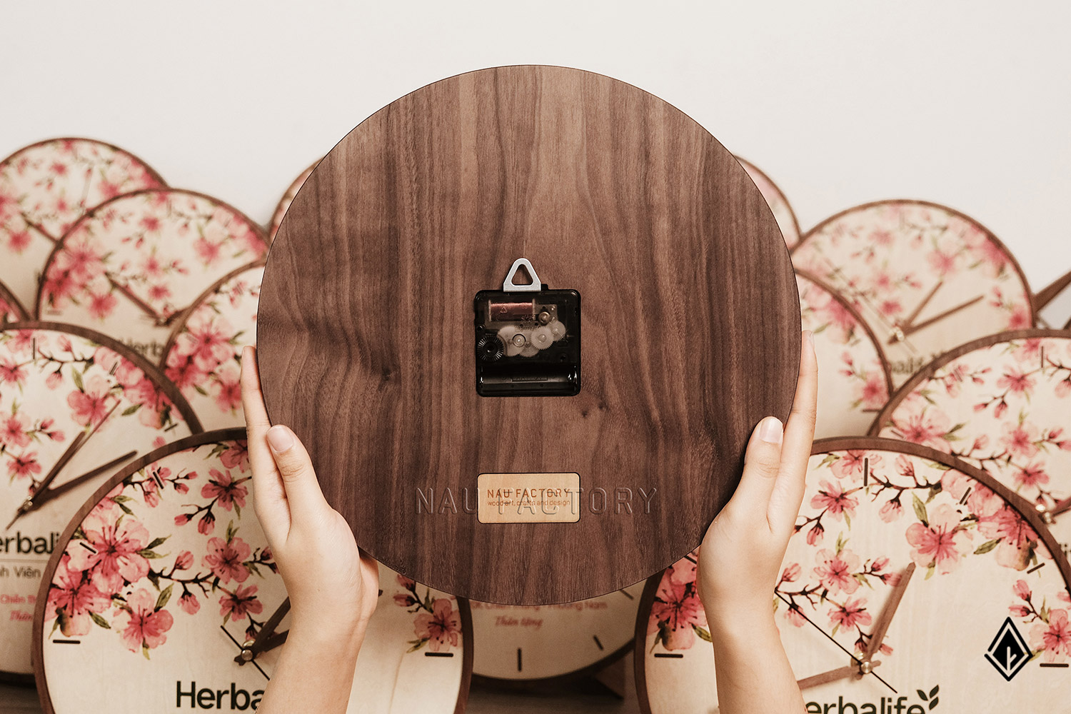 Đồng hồ gỗ để bàn