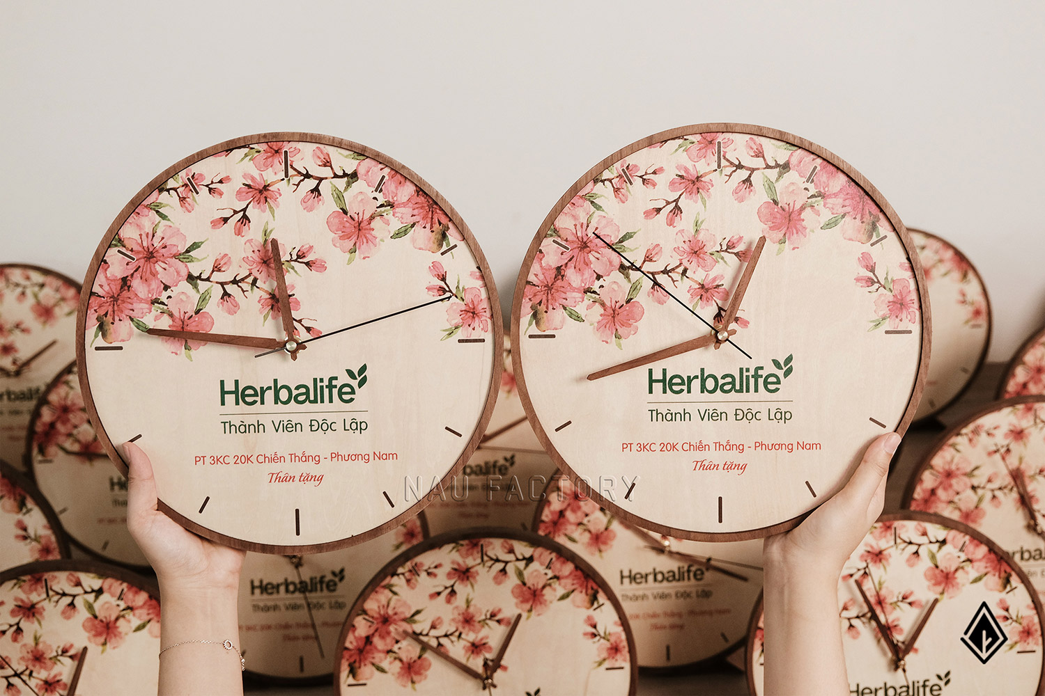 Đồng hồ gỗ để bàn