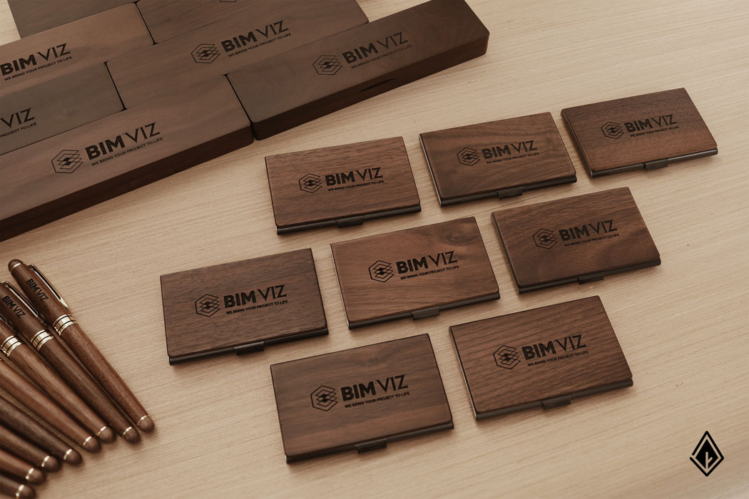 Những chiếc bút gỗ tinh tế được khắc logo, tên doanh nghiệp theo yêu cầu. Ảnh: Nâu Factory