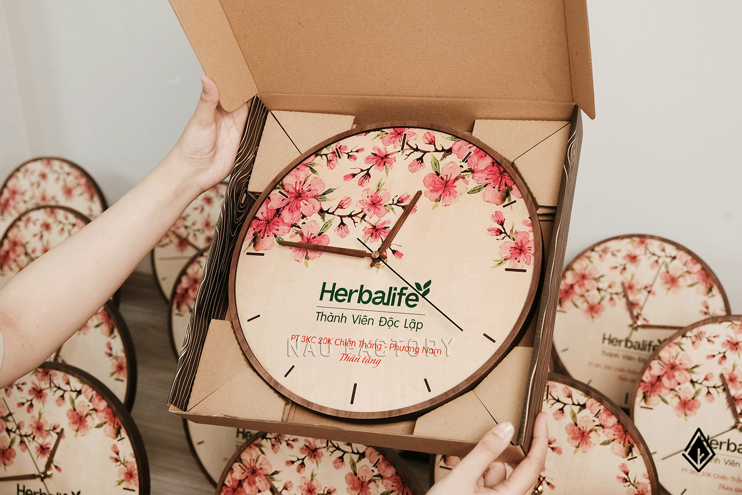 Đồng hồ gỗ để bàn