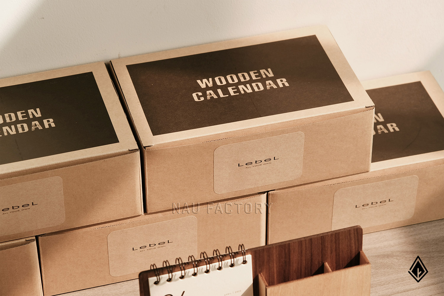 lịch gỗ khay bút