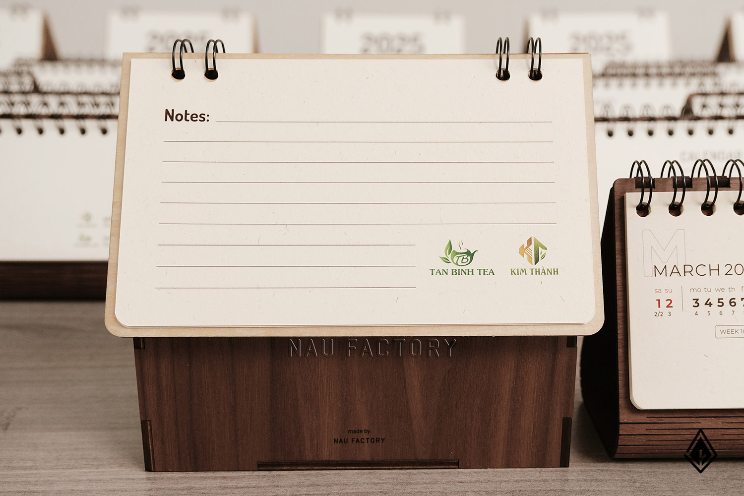 lịch gỗ ngôi nhà và lịch gỗ form ngang