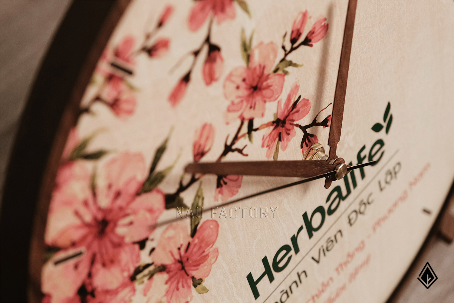 Đồng hồ gỗ để bàn