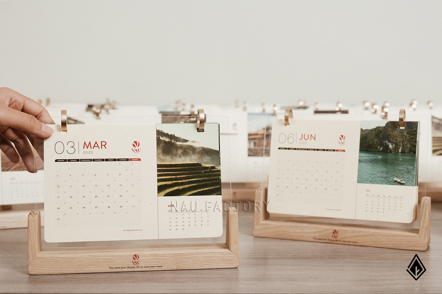 Lịch gỗ chữ U Maple