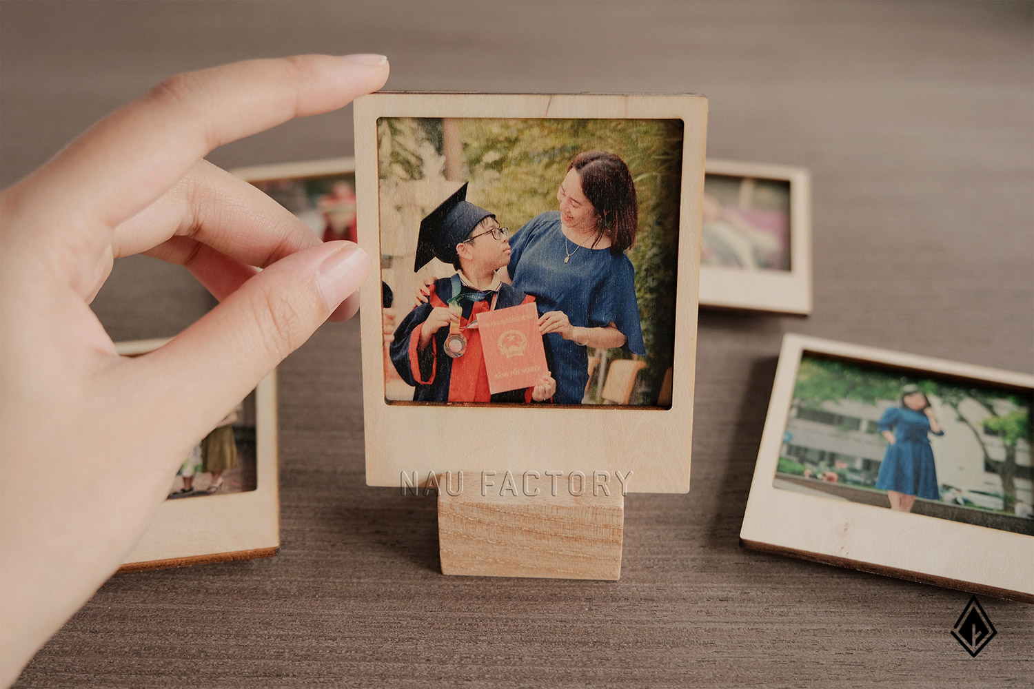 Tranh gỗ để bàn mini | In hình kỷ niệm theo yêu cầu