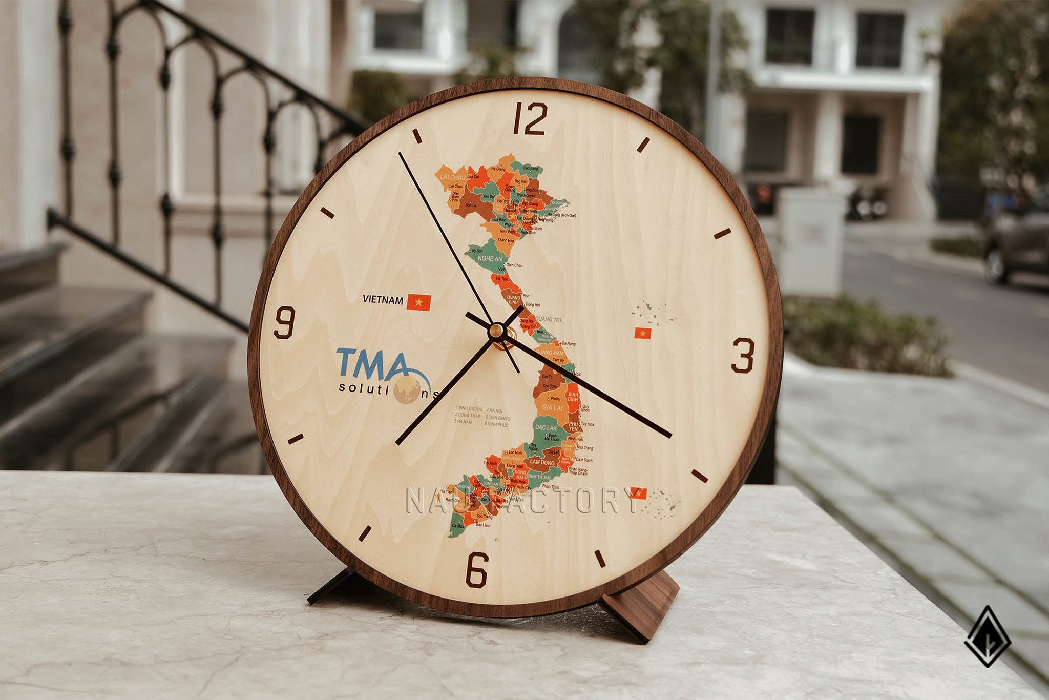 Đồng hồ Bản đồ Việt Nam - Quà tặng tự hào từ TMA Solutions