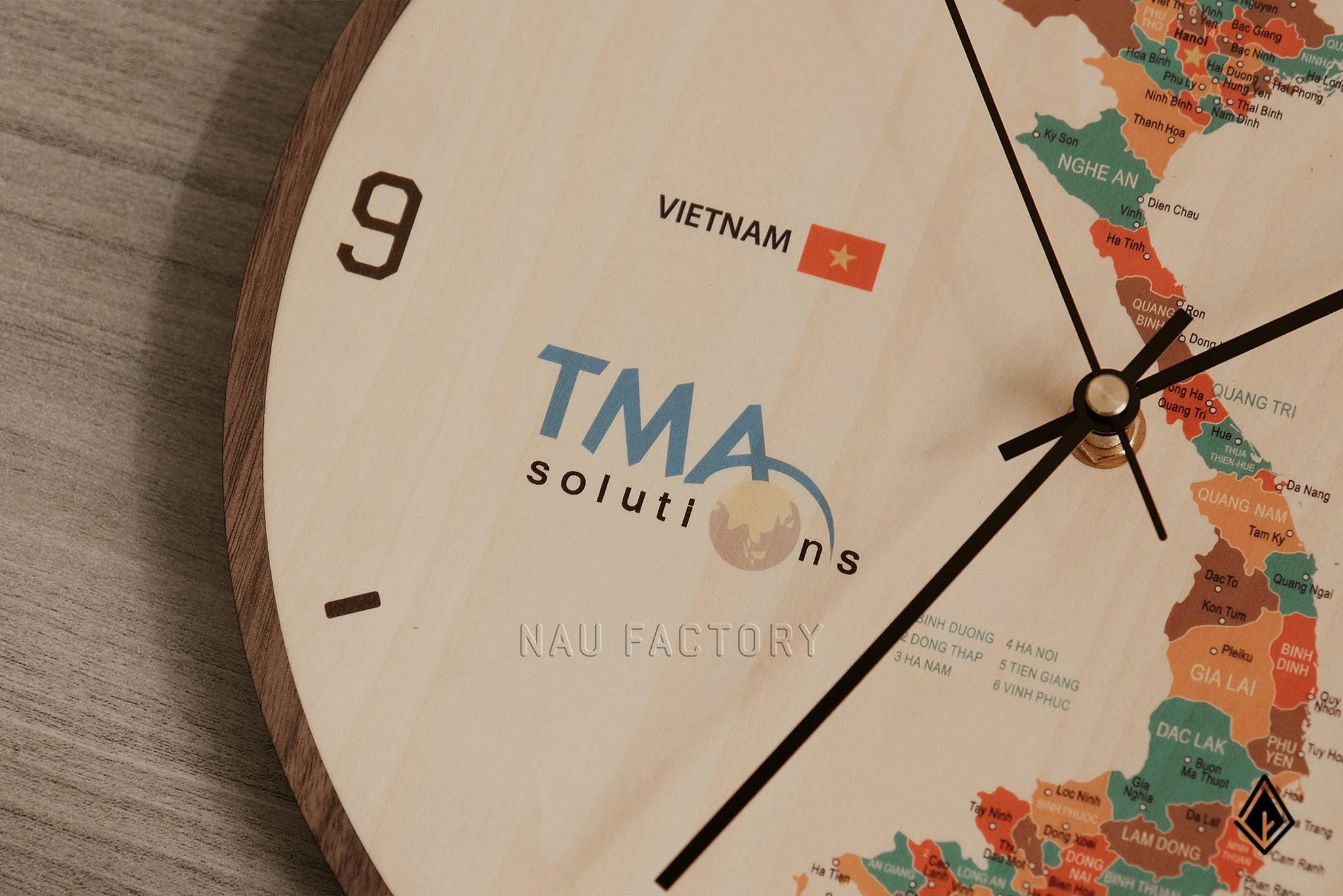 Đồng hồ Bản đồ Việt Nam - Quà tặng tự hào từ TMA Solutions