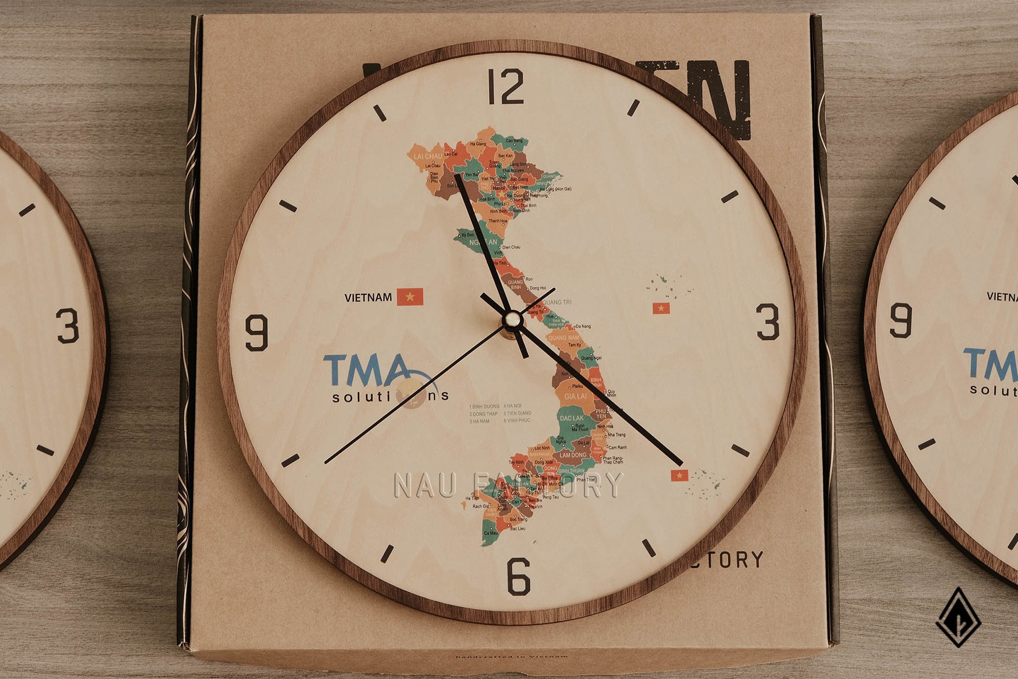 Đồng hồ Bản đồ Việt Nam - Quà tặng tự hào từ TMA Solutions