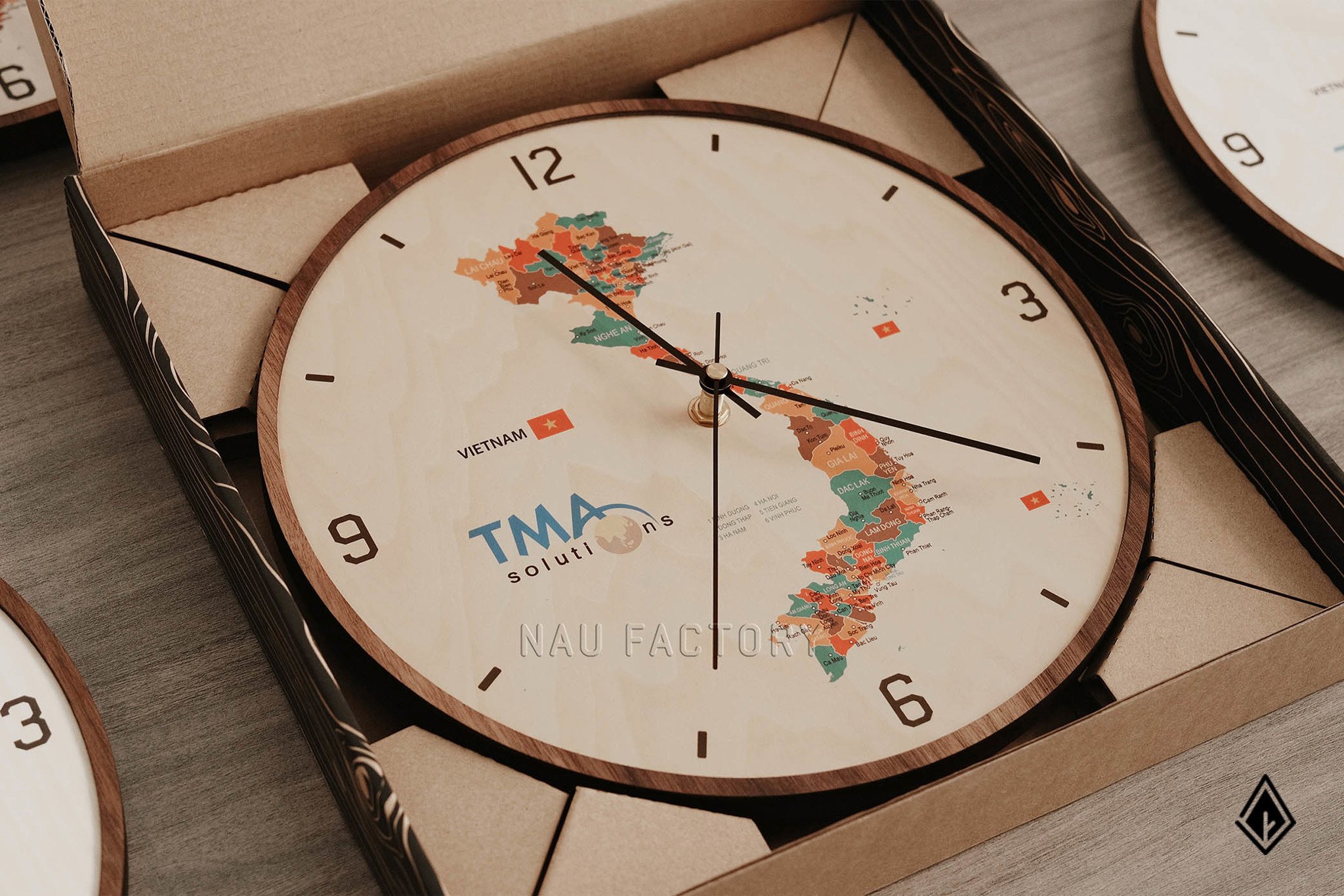 Đồng hồ Bản đồ Việt Nam - Quà tặng tự hào từ TMA Solutions