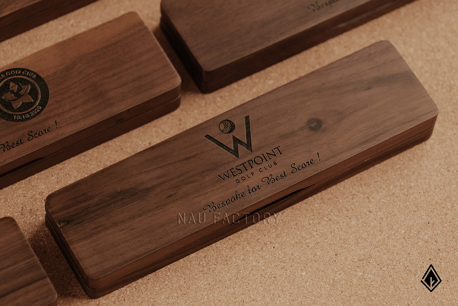 bút và hộp bút gỗ walnut