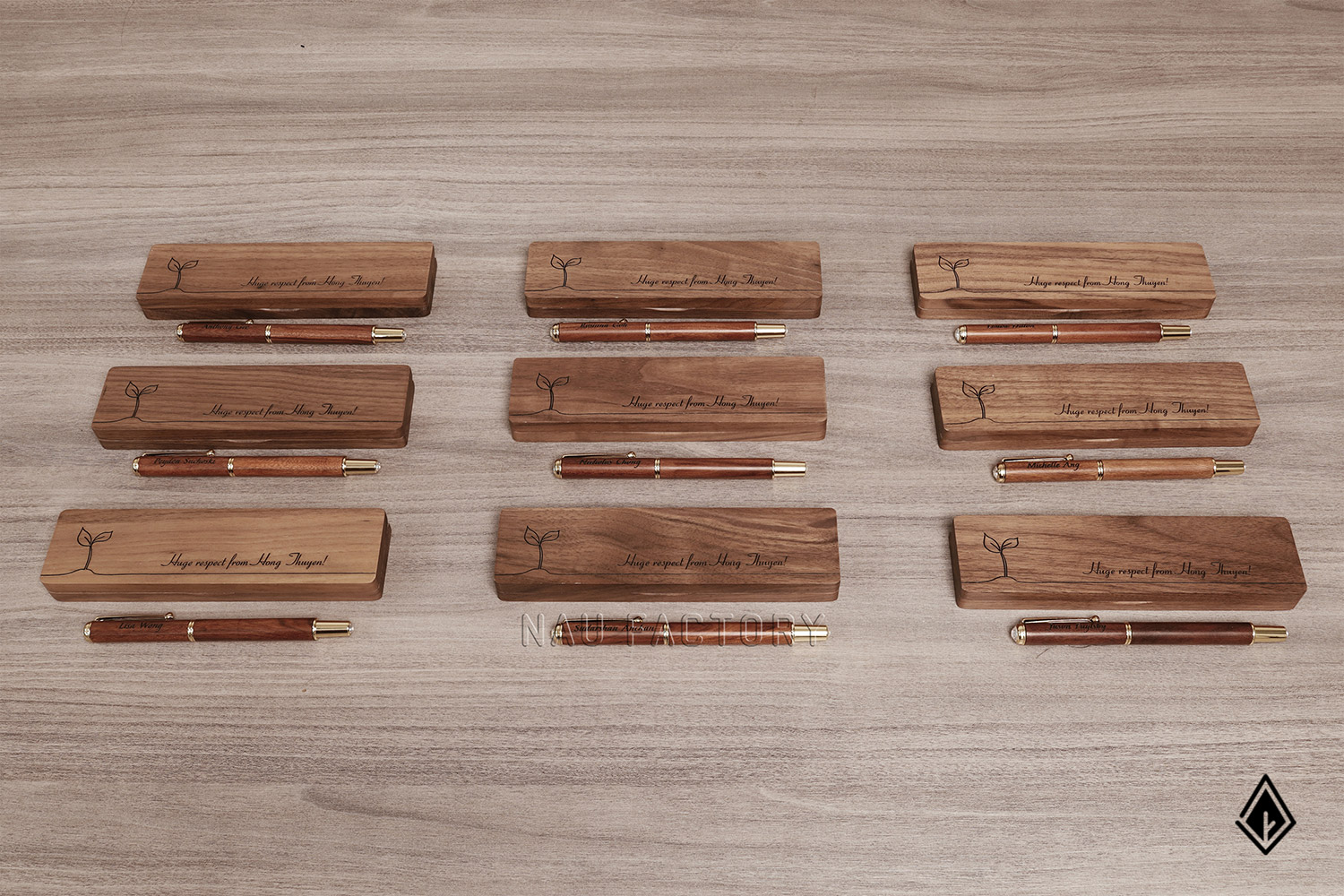 bút và hộp bút gỗ walnut