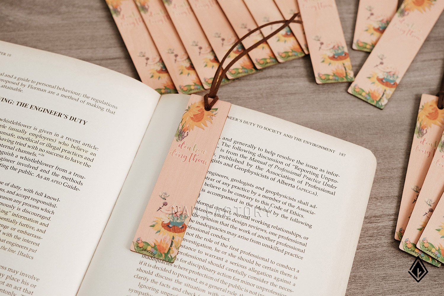 Bookmark gỗ in hình theo yêu cầu