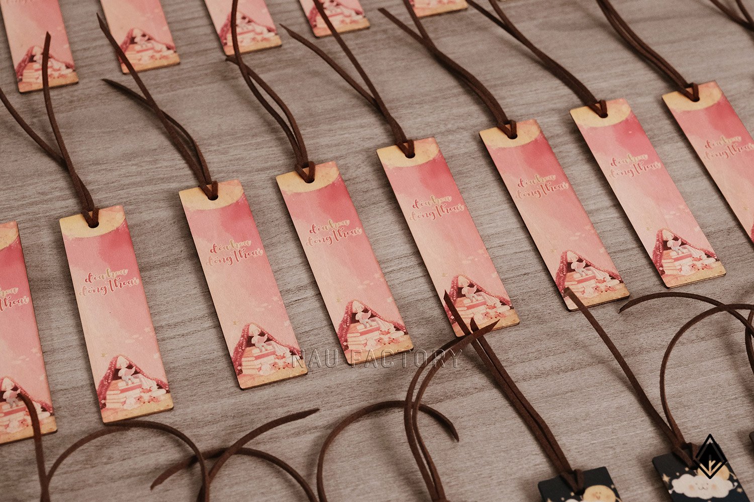 Bookmark gỗ in hình theo yêu cầu