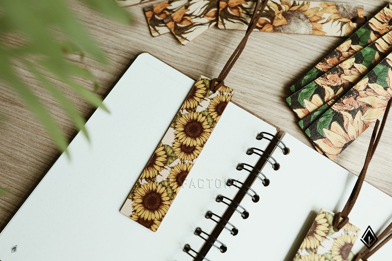 Bookmark gỗ in linh hoạt 2 mặt