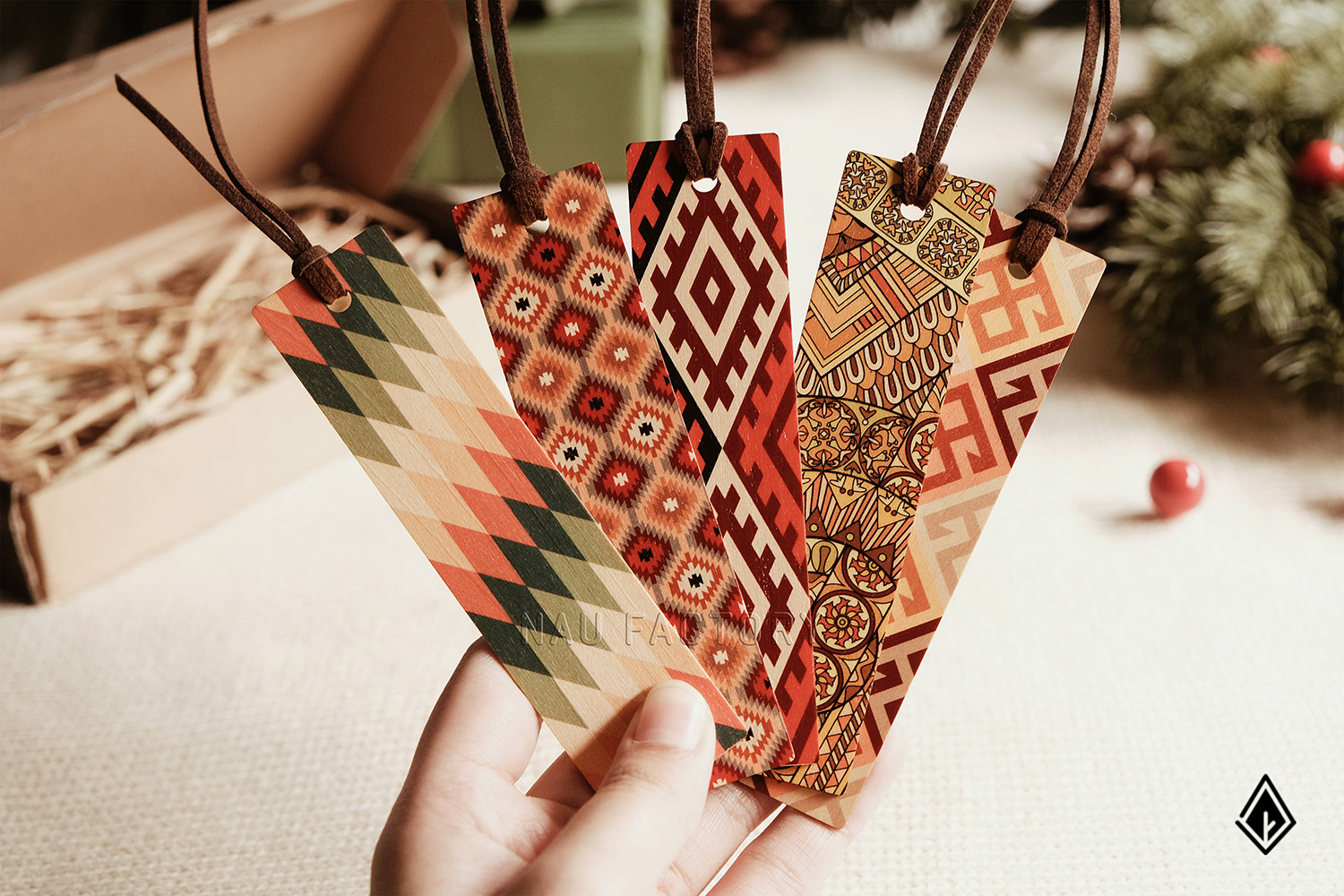 Bookmark gỗ thổ cẩm