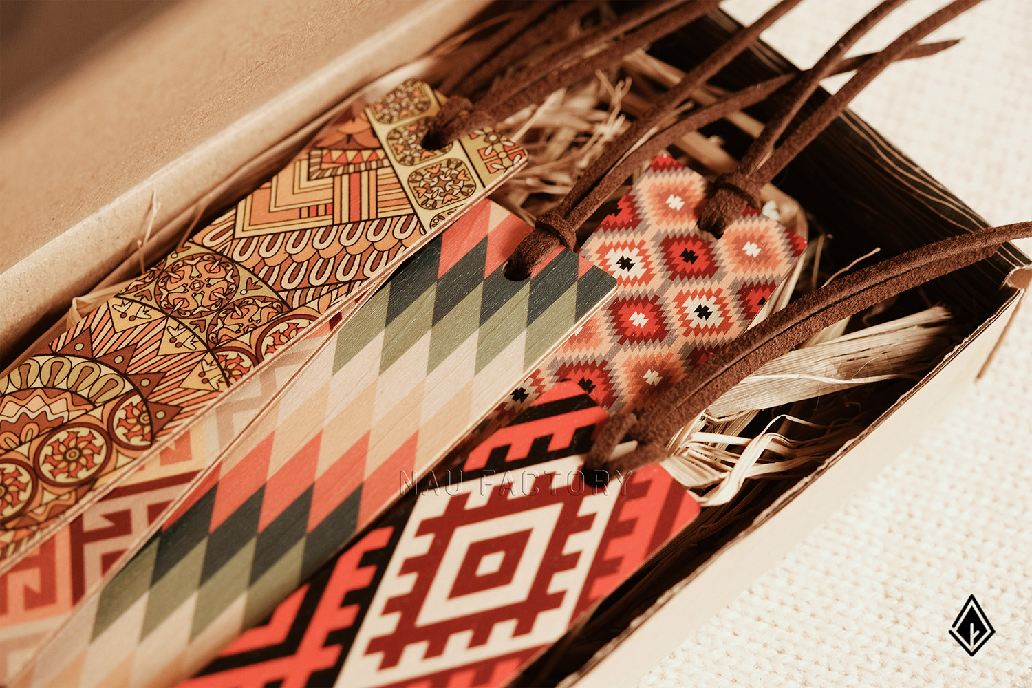 Bookmark gỗ thổ cẩm